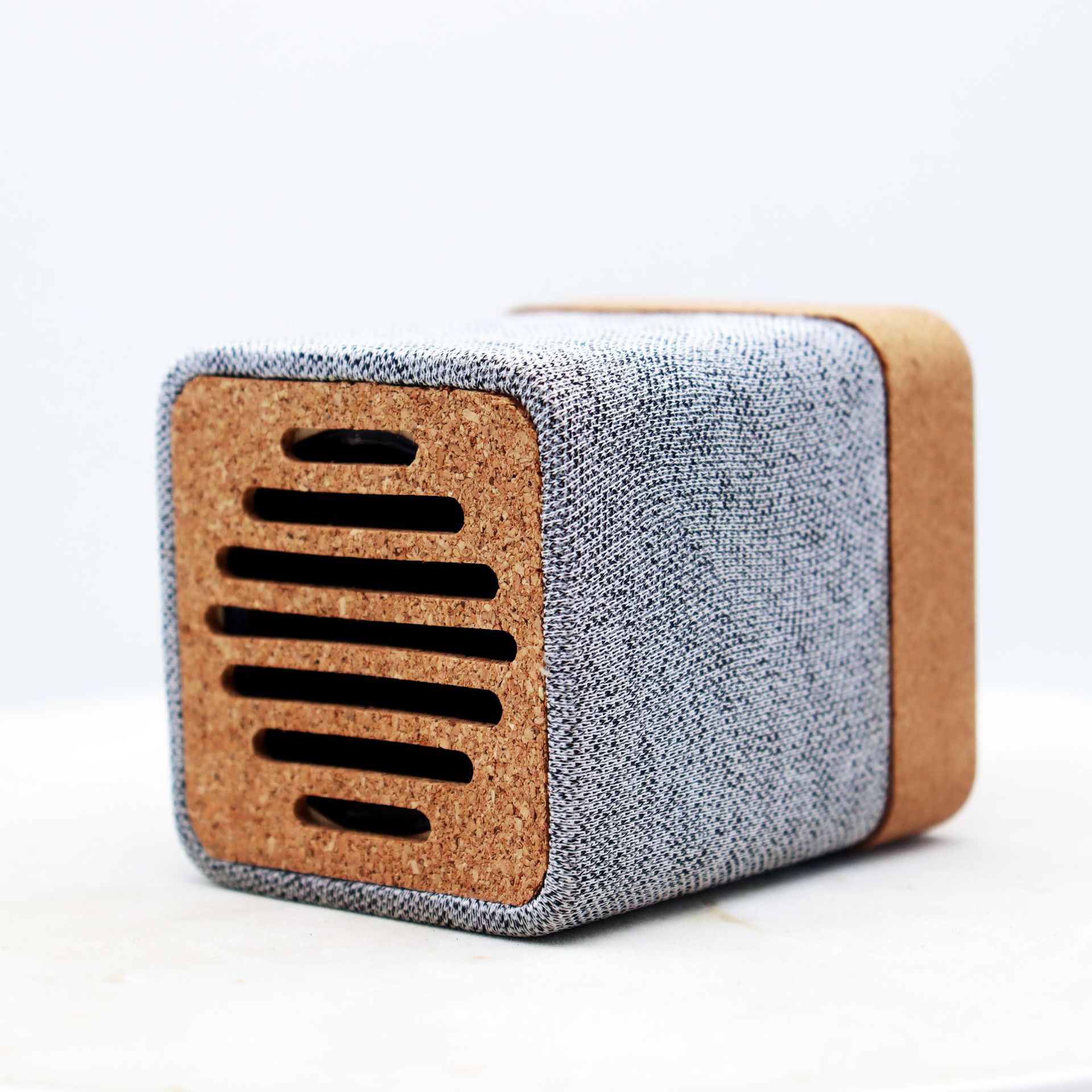 Großhandel Wireless USB Active tragbare kleine Mini-Lautsprecherbox aus Holz